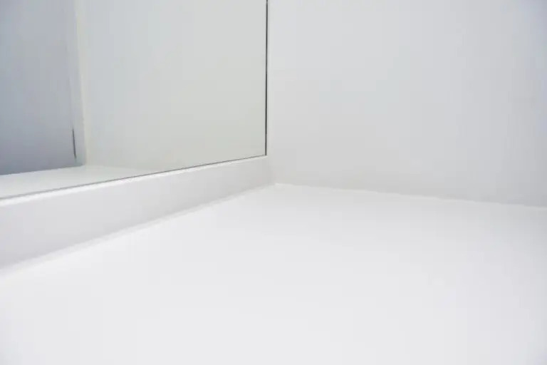 Binnenshuis Mos Lief Badkamerrenovatie met PU gietvloer en epoxy wanden - Floors & More